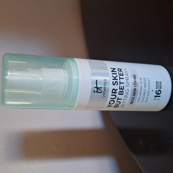 it cosmetics Other - New IT Cosmetics Hyaluronic and Aloe Vera Coconut Setting Spray For Makeup